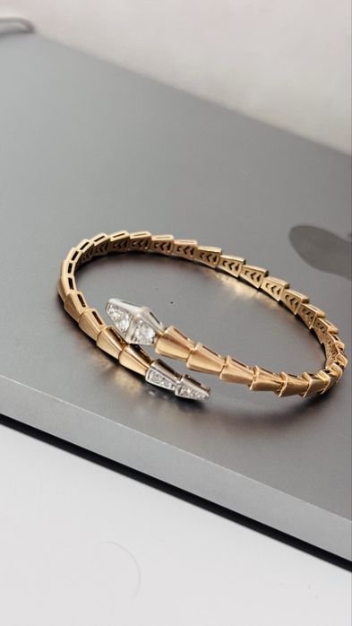 Браслет в стиле  Bulgari