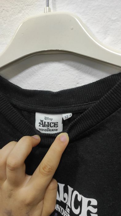 Blusa preta curta Alice in wonderland
