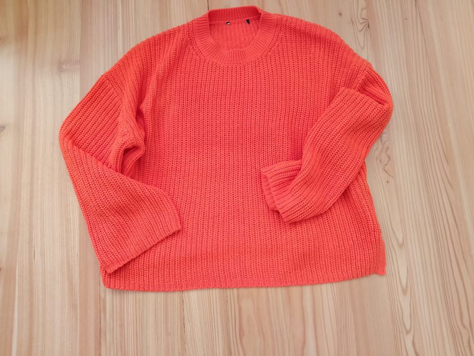 Sweter ,grubej prożkowanej dzianiny roz uniwersalny