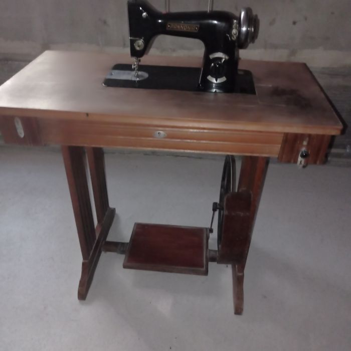 Швейная ножная машинка Pannonia