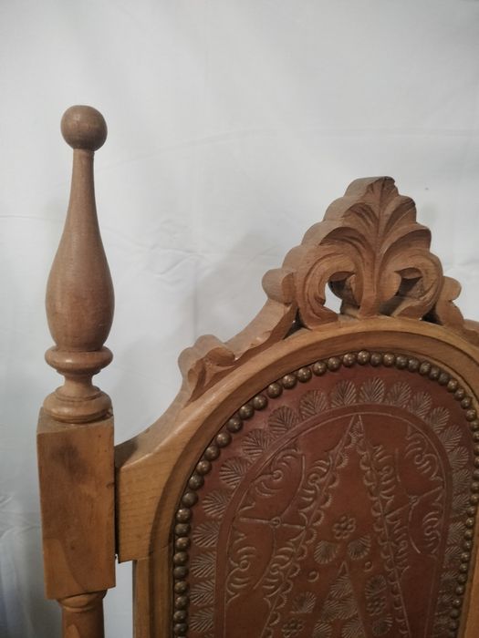 Conjunto de 8 cadeiras de couro/cabedal/pele