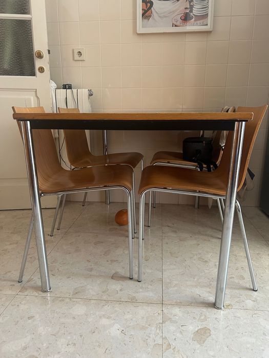 Mesa de cozinha e cadeiras
