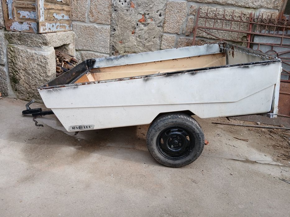 Reboque carro com jante 13