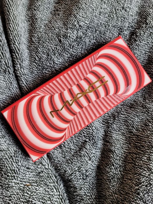 Paleta do makijażu MAC Step Bright Up rozświetlacze na prezent