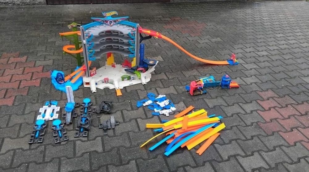 Garaż Hot Wheels + dodatkowe zestawy