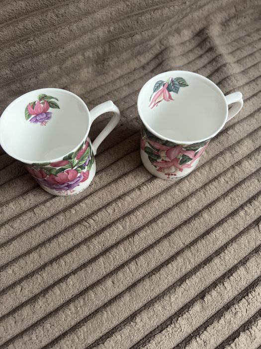 Kubeczki angielskie motyw kwiatowy leciutkie cienka porcelana