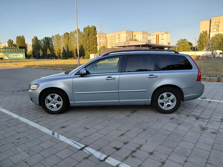 Продаю VOLVO V50.