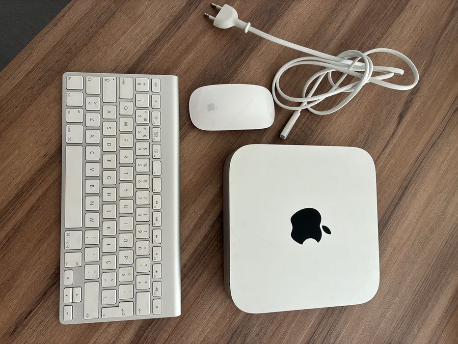 Mini MAC + keyboard + mouse apple