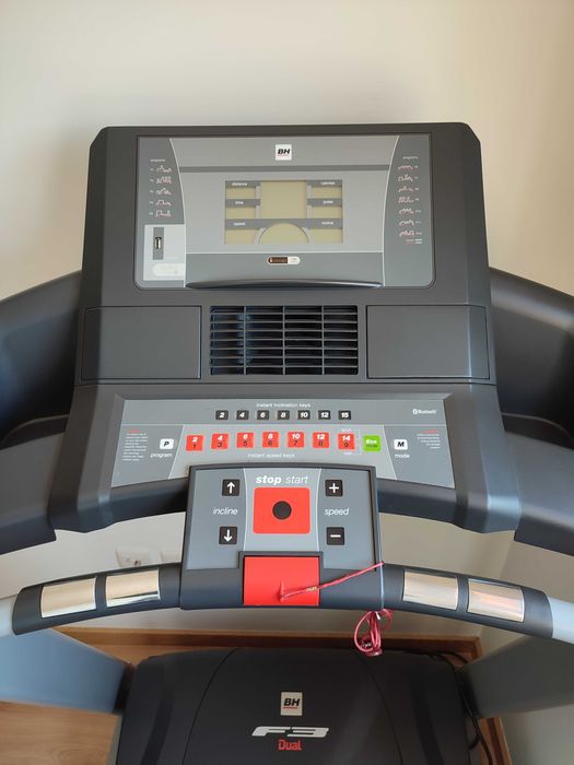BH F3 Dual gym G6424 Treadmill Like New (Braga)64585473399682121