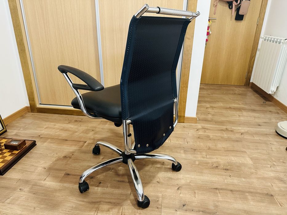 Cadeira de Secretaria com Rodas