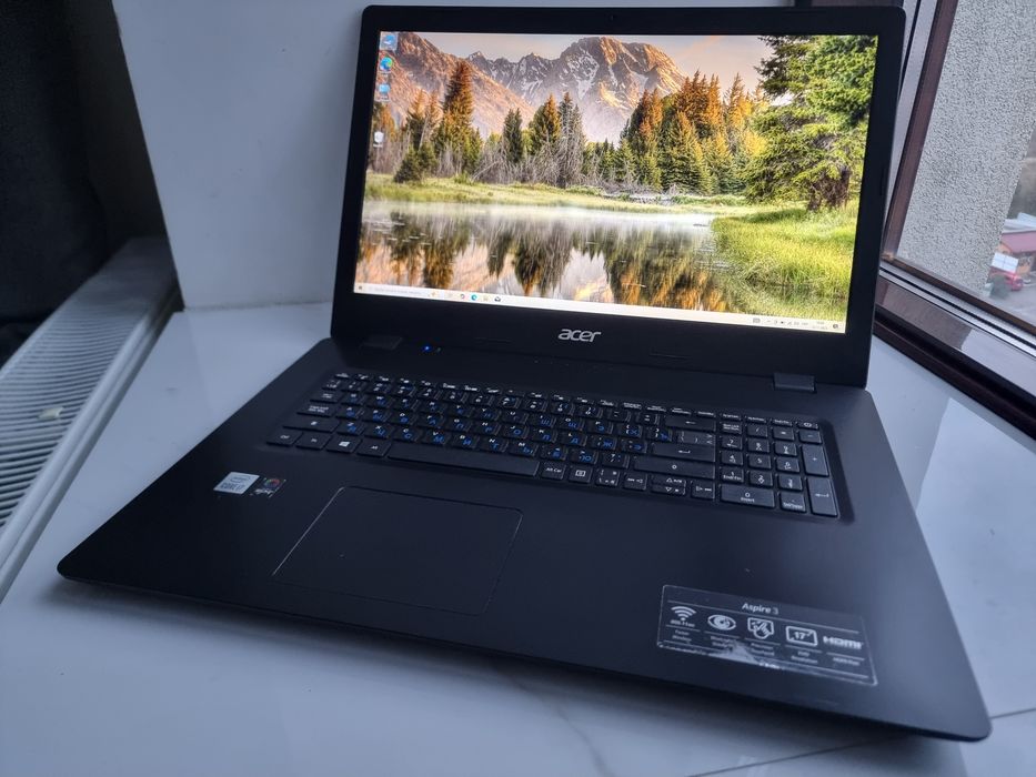 ACER 17.3 / Core i7-1065G7 / Iris Plus / SSD 256gb