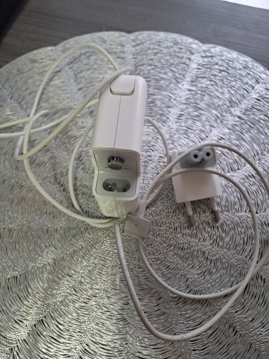 Sprzedam zasilacz do laptopa