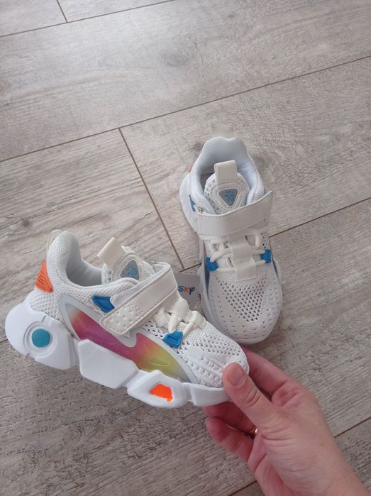 Нові кросівки для дівчинки 27-28 розмір