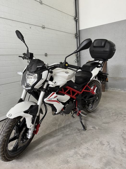 Benelli BN 125 - Cor Branco - Menos de 2400km