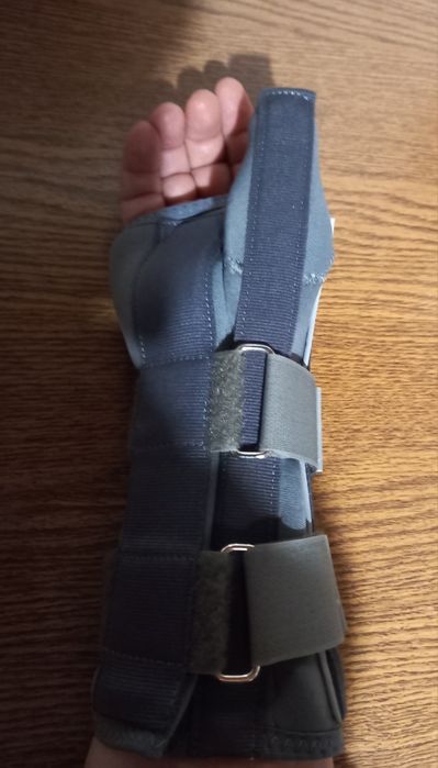 Aparat/ orteza stawu nadgarstkowego i kciuka firmy ERHEM, model E38/1