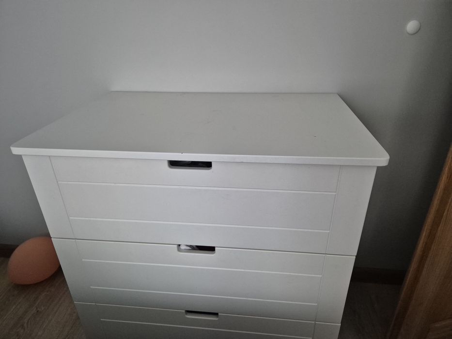 Lozeczko dzieciece z komoda