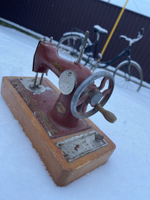 Продам Швейная машинка детская СССР