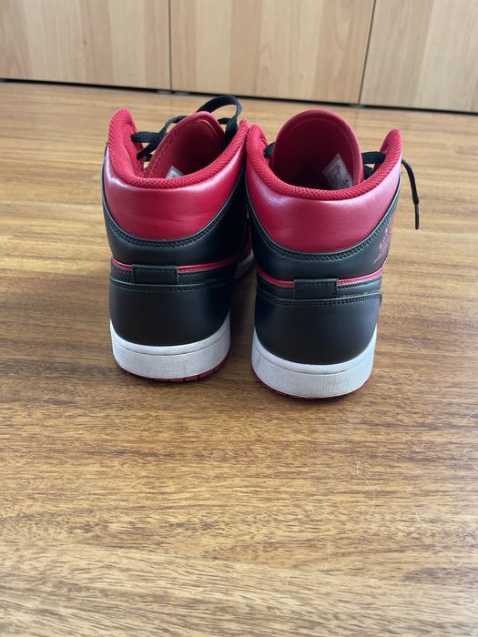 Air jordan 1 mid reverse bred