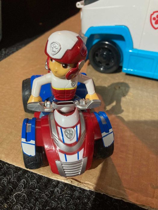 Camião do Patrulha Pata mais figuras e carrros