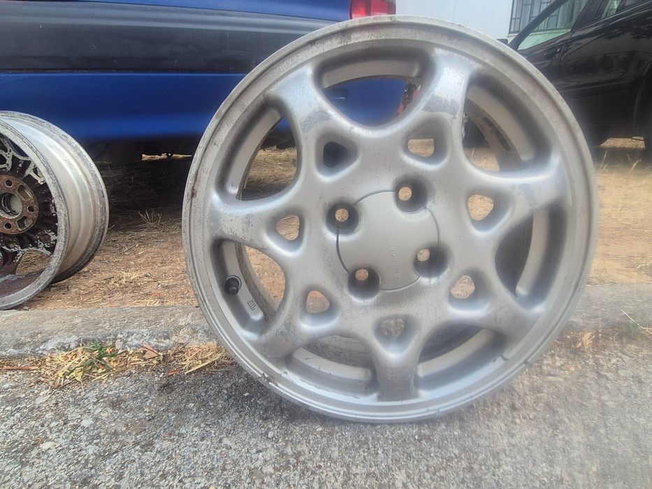 Jantes 15.originais da honda com alguns riscos como mostra. Nas fotos.
