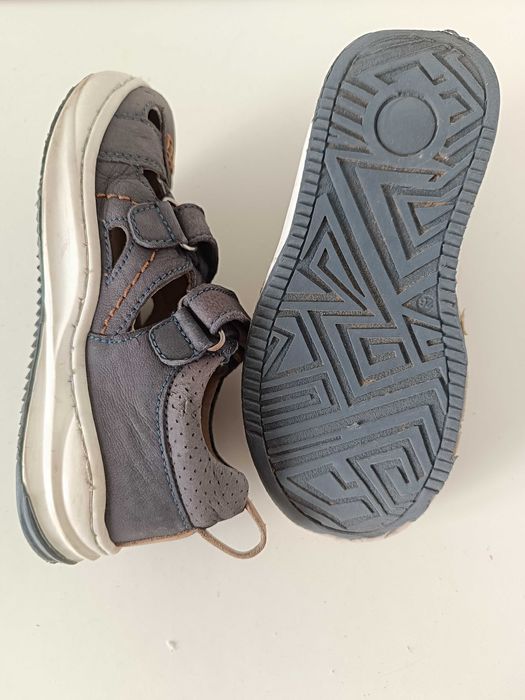 р 9 /26 сірі шкіряні закриті босоніжки сандалі на хлопчика на липучках