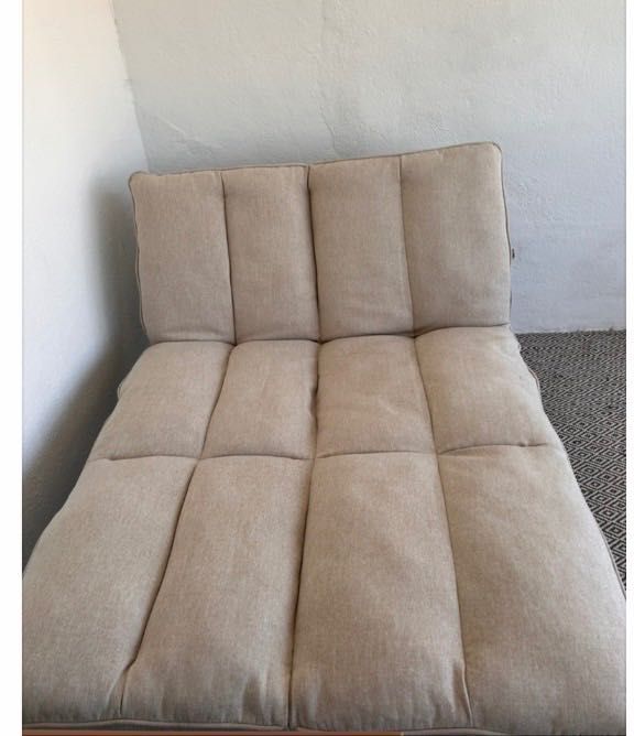 Sofá cama/chaise longue da Sklum, modelo Veka cor creme, em bom estado
