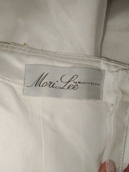 Весільна сукня зі шлейфом