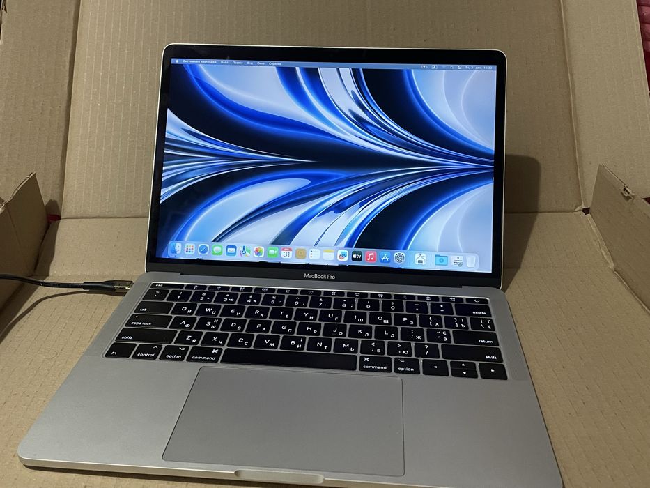 Macbook Pro 13 2017 8/128 (макбук) класний стан