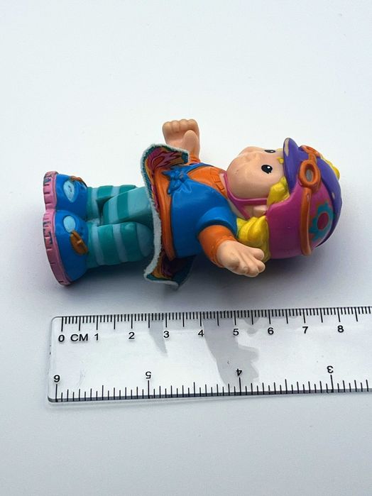 Sarah Lynn Figura de Ação Little People Scooter Girl Fisher-Price