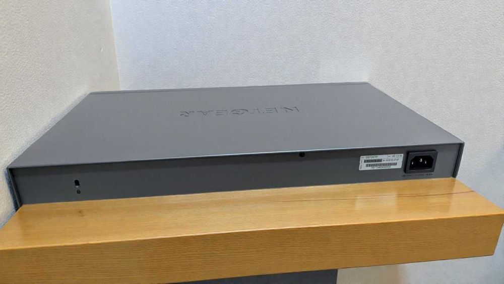 Комутатор Netgear GS724TP 24x Gigabit PoE Managed Switch SFP керований мережевий свіч LAN відеореєстратор