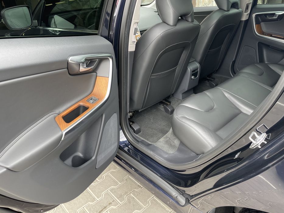 Вольво ХС60 Volvo XC60 Т5 AWD