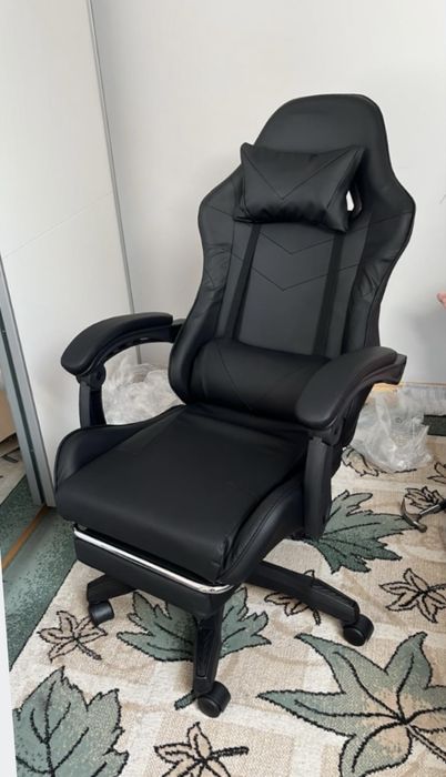 Wygodny Fotel Gamingowy Obrotowy Podnóżek Krzesło Biurowe Ergonomiczny