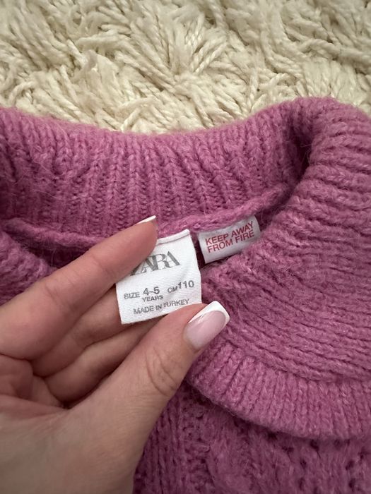 Тепла кофтинка на дівчинку