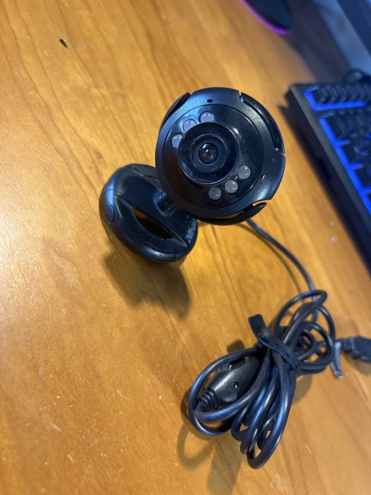 Web cam truss spotlight