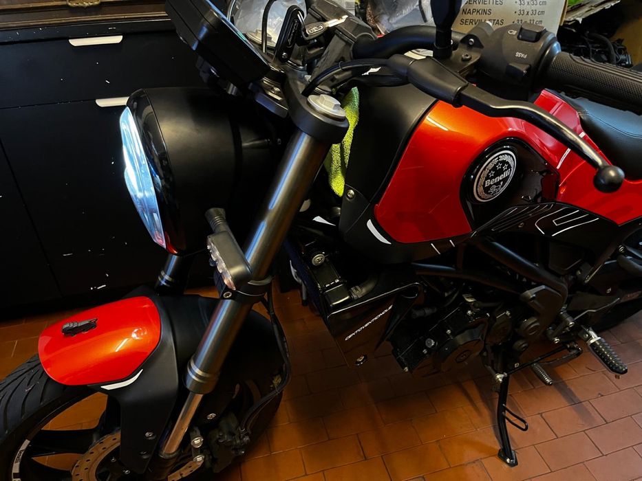 Benelli 125 ano 2022 com poucos KMs