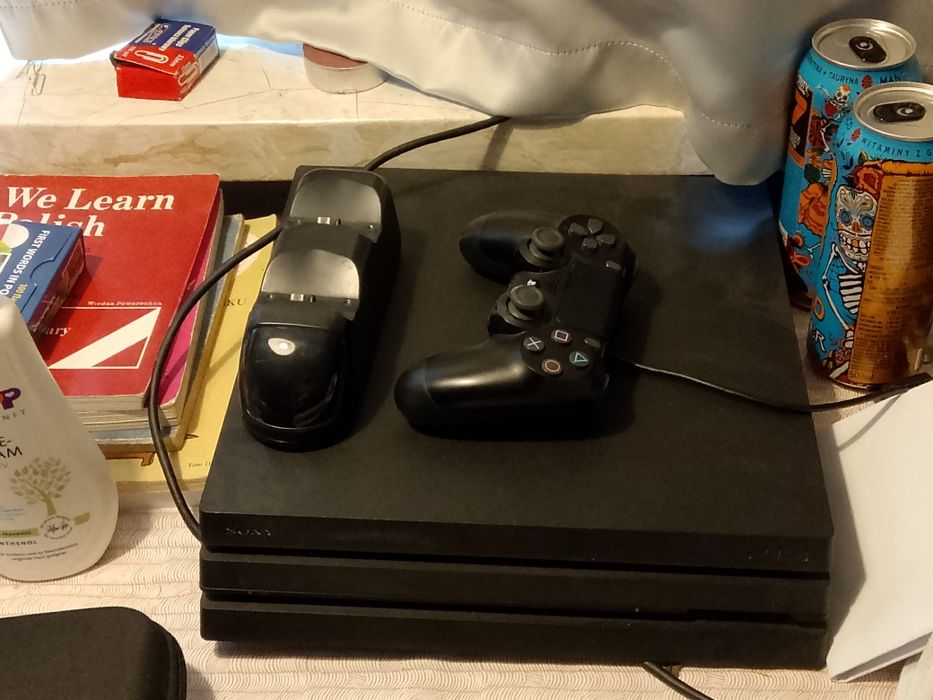 Witam sprzedam PlayStation4 pro
