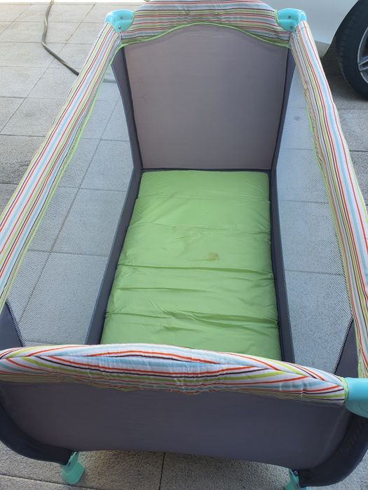 Parque de viagem da zobo  para crianças