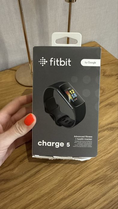 Фітнес браслет fitbit charge 5