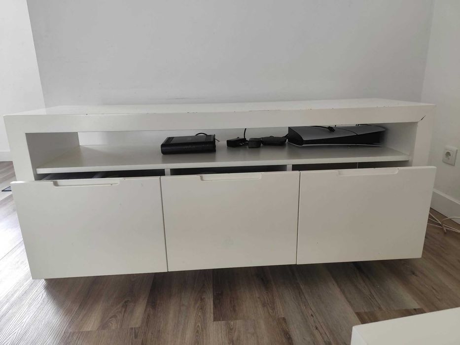 Movel TV branco em madeira maciça