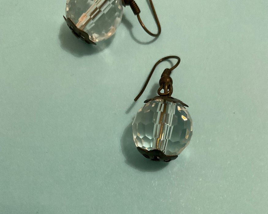Brincos elegantes e delicados