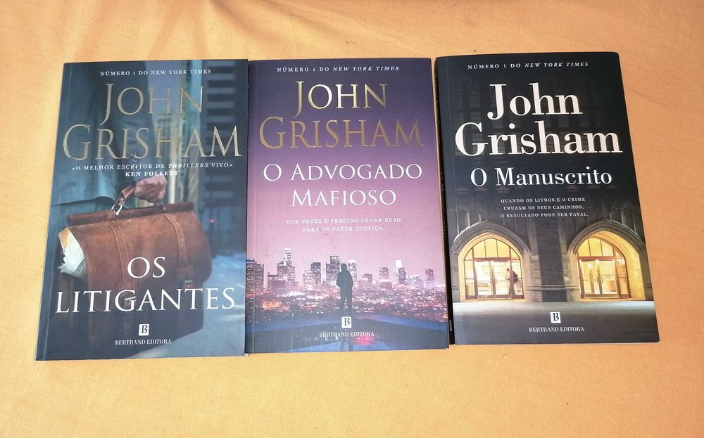 Livros de John Grisham, como novos e sem danos.