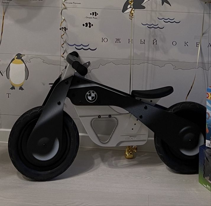 Беговел дитячій бмв