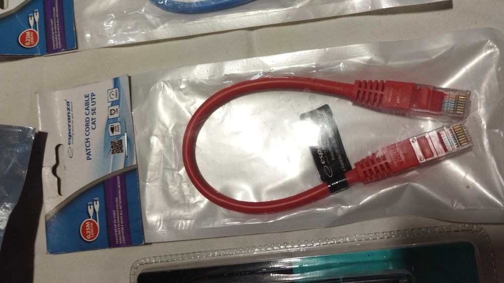 Zestaw kabli microUSB, adapter DVi/HDMI, seciowy (skrętka),mini statyw