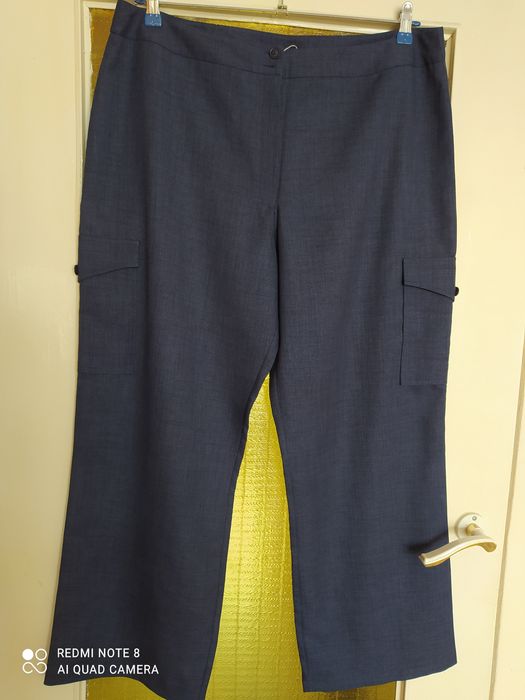 Nieużywane spodnie damskie ,letnie, granatowe , rozmiar 20