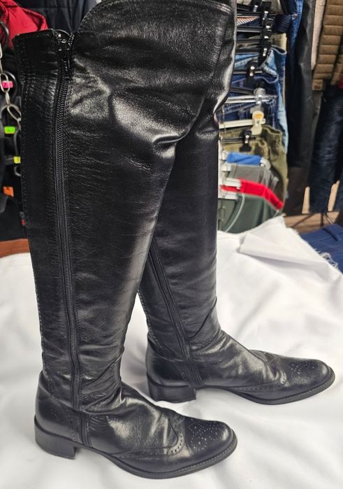 Sprzedam damskie skórzane kozaki