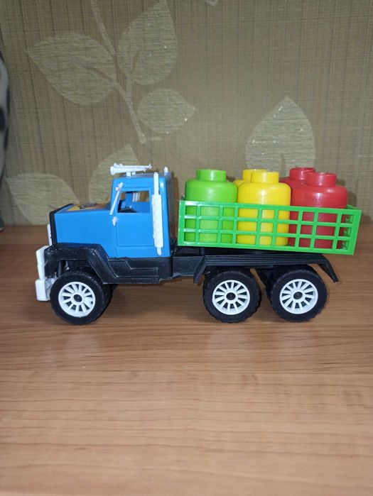 Іграшка автомобіль Камакс з вантажем