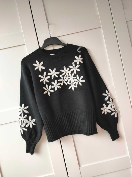 Przepiękny sweter 3D kwiaty haftowane kryształki baloon S M