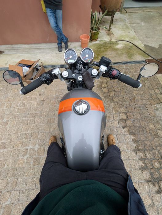 Royal Enfield continental gt 650 (apex grey)