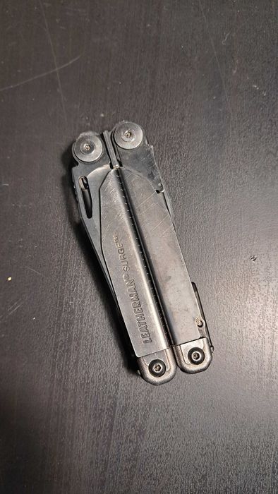 multitool Leatherman Surge black