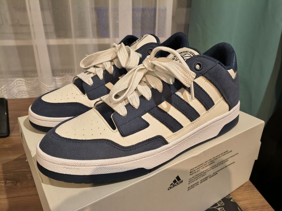 Adidas rapid court low
